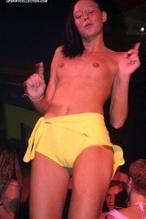 Skinny stripper gets a cameltoe onstage